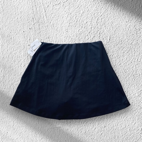 SPANX Skort NWT Bootie Boost Get Moving Ribbed Phone Pocket Very Black Size XS - Picture 5 of 12